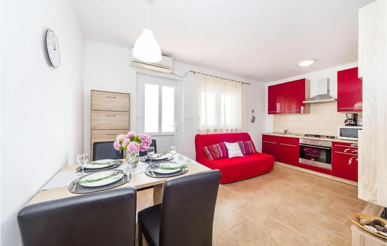 Amazing Apartment In Zdrelac With Kitchen