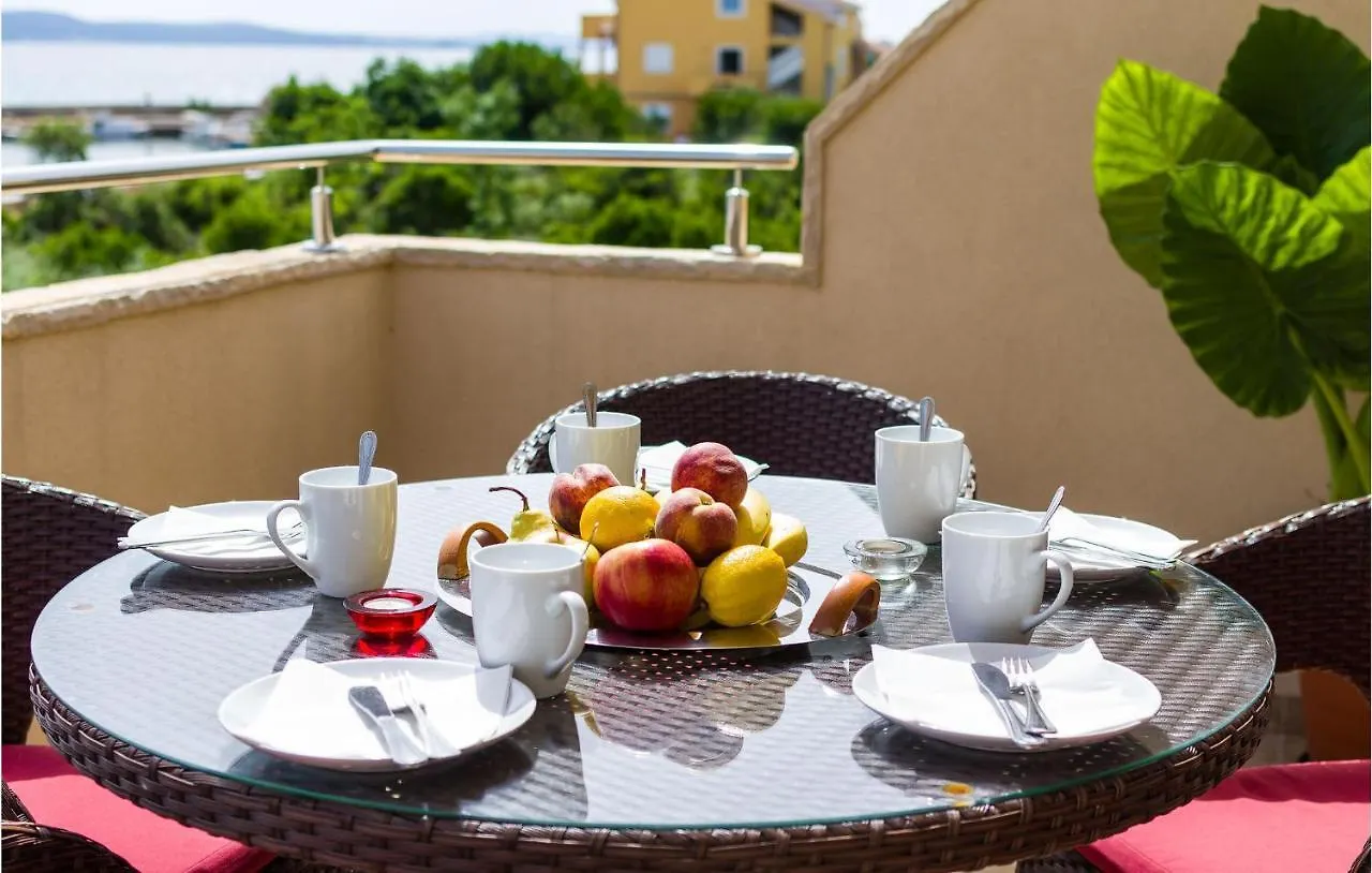 Amazing Apartment In Zdrelac With Kitchen
