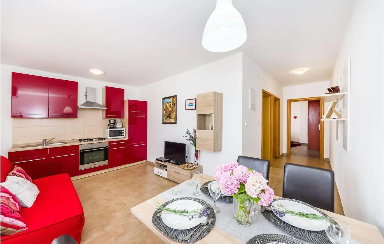 Amazing Apartment In Zdrelac With Kitchen