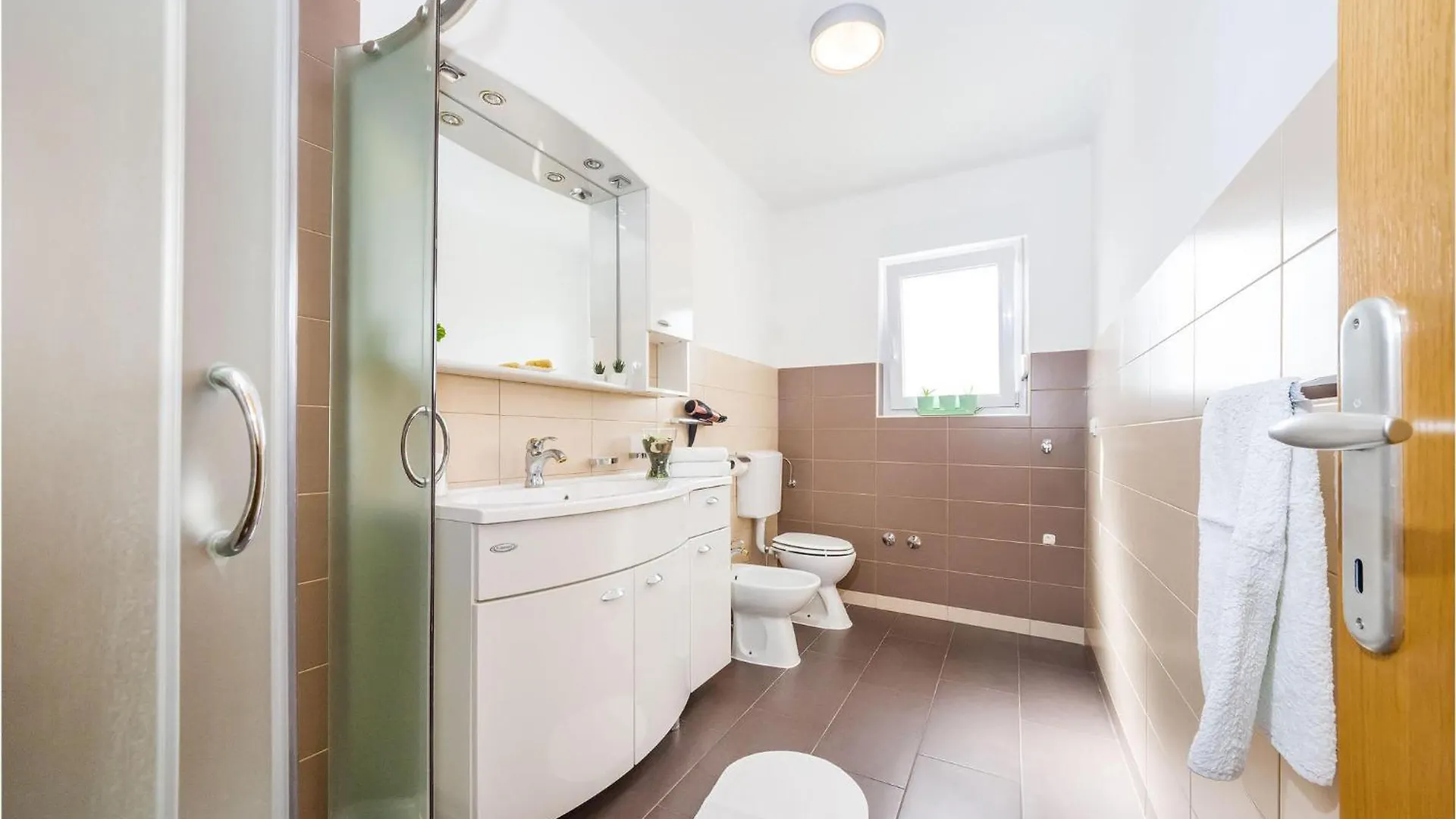 Amazing Apartment In Zdrelac With Kitchen 0*,